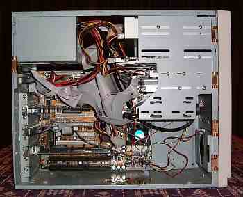Inside the Pentium 120. The case is far inferior to that of the 286
